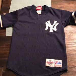 Yankees jersey for a boy size Medium